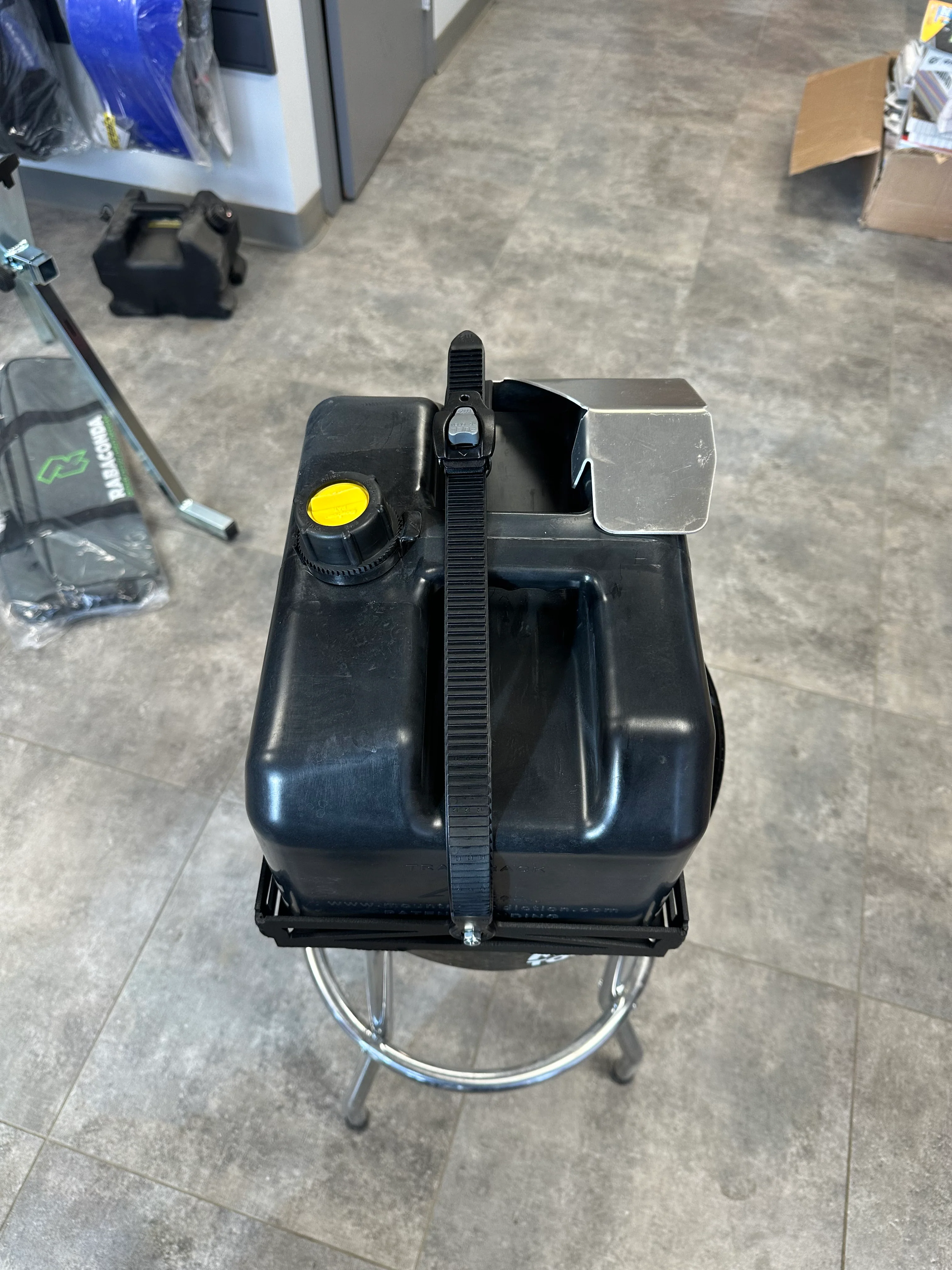 ASSAULT - MOUNTAIN ADDICTION UTILITY CAN MOUNTING RACK - SNOWBIKE - Image 3